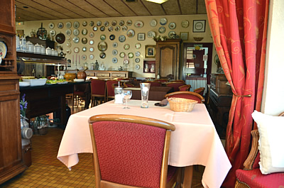 Le Relais de Perceneige avec pompes essences